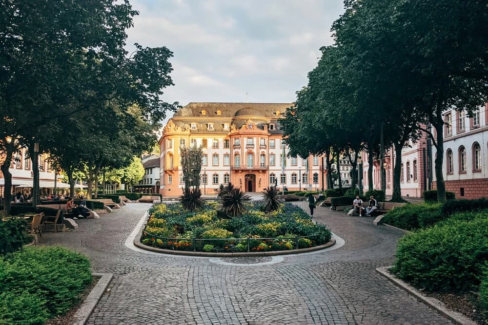 Der Schillerplatz in der Mainzer Neustadt