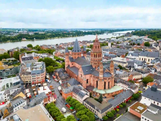 Drohnenaufnahme der Innenstadt Mainz